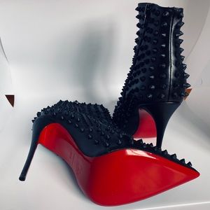 39.5 Louboutin Black Shakilta LeatherSpike Booties
